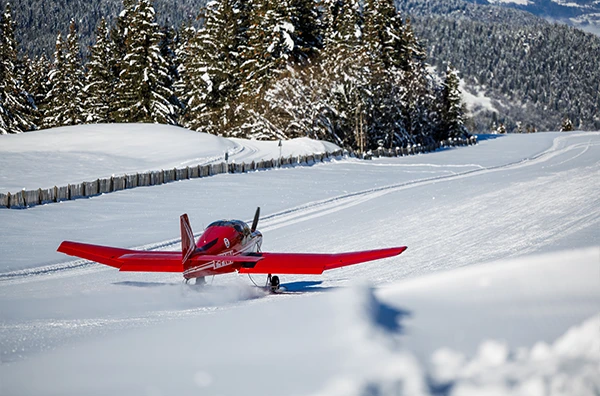 Site-decouvrir-Altiport-Aeroclub-Pilatus-Avion-Hiver-600-400